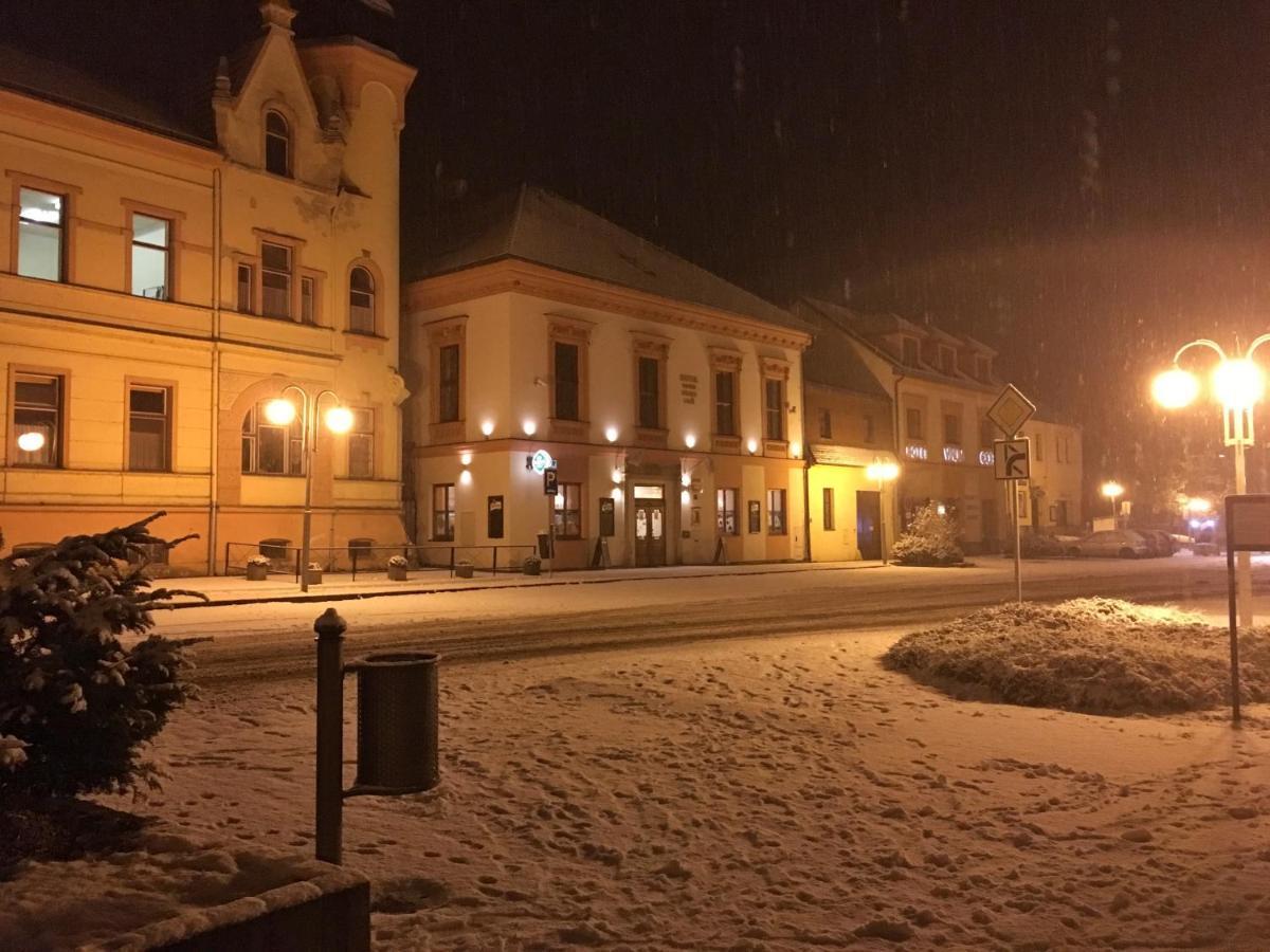 Kounicky Dvur Hotel Dolni Kounice Exterior photo
