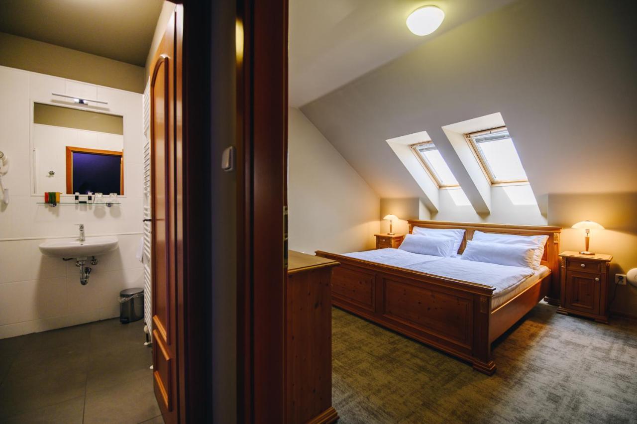 Kounicky Dvur Hotel Dolni Kounice Exterior photo