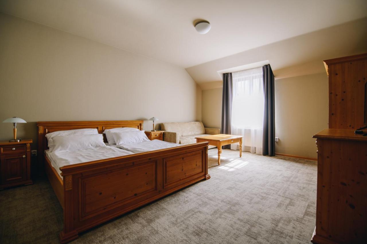 Kounicky Dvur Hotel Dolni Kounice Exterior photo