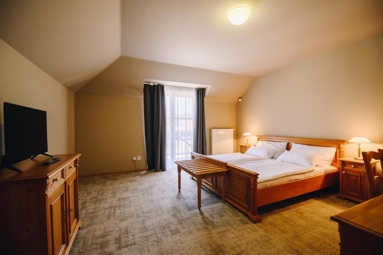 Kounicky Dvur Hotel Dolni Kounice Exterior photo