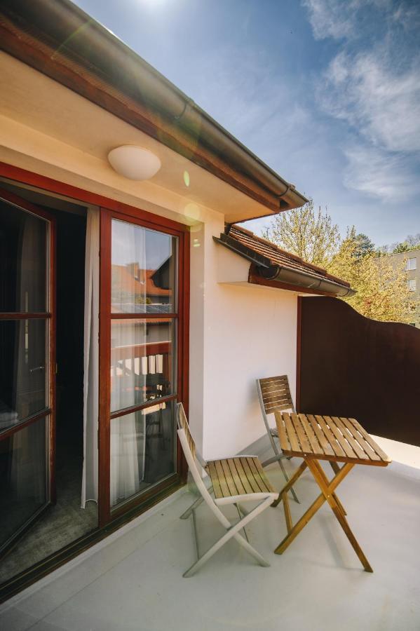 Kounicky Dvur Hotel Dolni Kounice Exterior photo