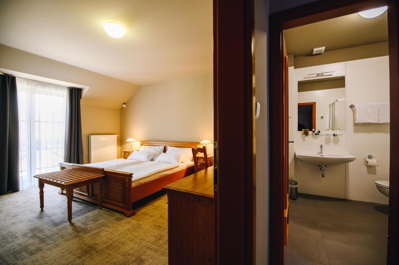 Kounicky Dvur Hotel Dolni Kounice Exterior photo