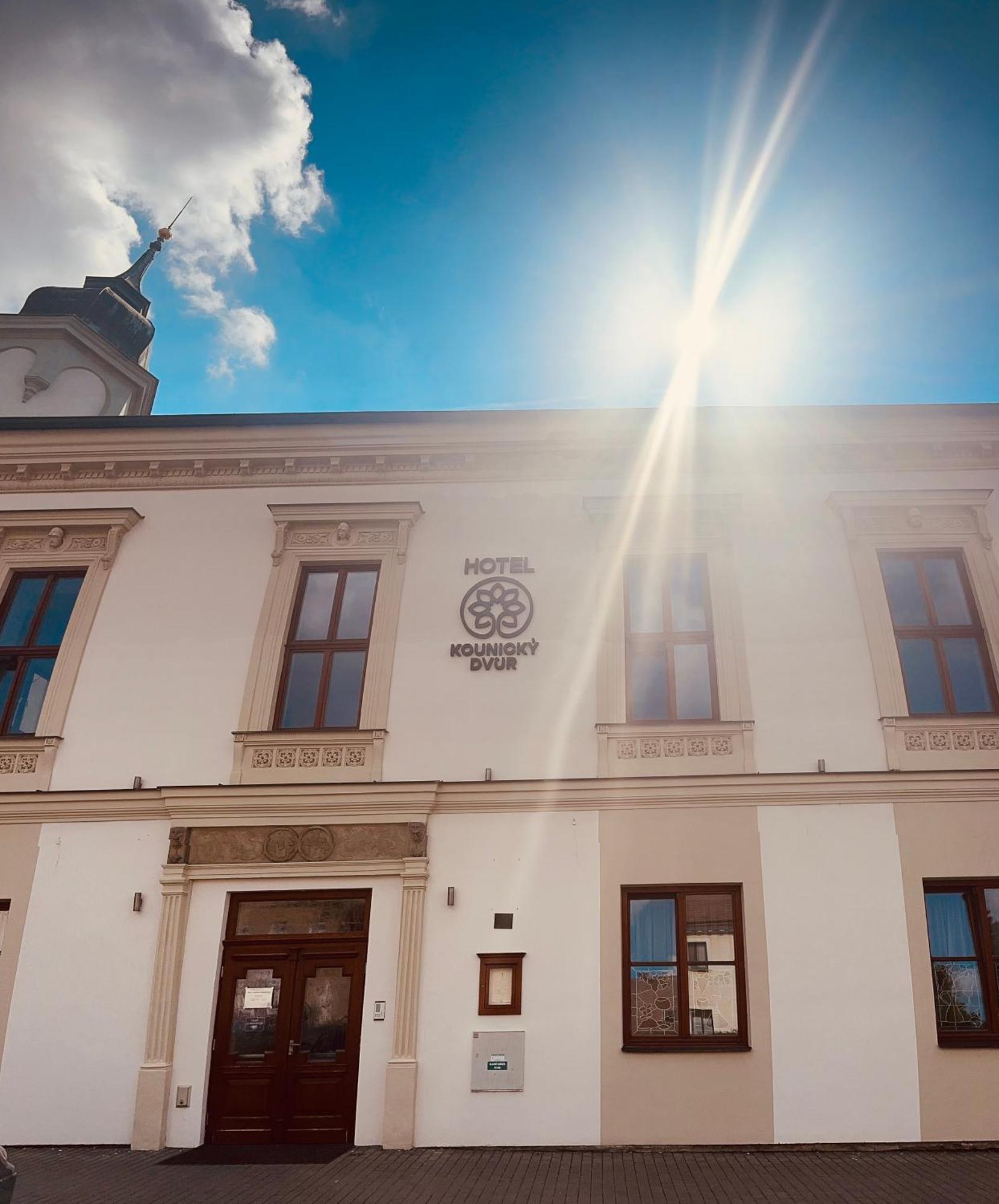 Kounicky Dvur Hotel Dolni Kounice Exterior photo