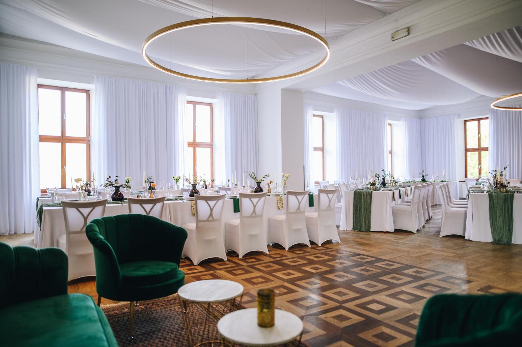 Kounicky Dvur Hotel Dolni Kounice Exterior photo